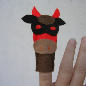 dedo de la mano de marionetas: una vaca
