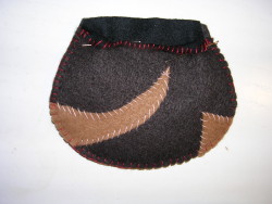 rabbatre the front to avoid sewing the front and rear and close the wallet
